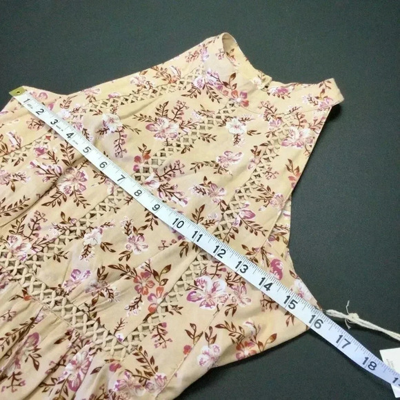 Sunday Mi Amor Womens Small Mini Dress Tan Rose Print Open Back Sleeveless NWT - Picture 7 of 10